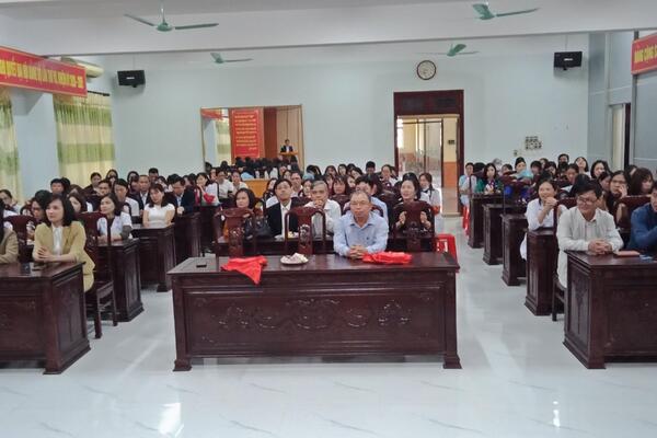Tưng bừng không khí “Khai Xuân” Giáp Thìn năm 2024 tại Trung tâm Y tế huyện Yên Mô